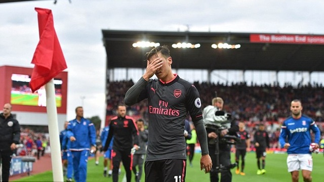 ĐIỂM NHẤN Stoke 1-0 Arsenal: Wenger ‘nhớ’ Alexis Sanchez. Pháo thủ lộ điểm yếu cố hữu