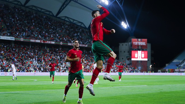 Kết quả bóng đá hôm nay, kết quả giao hữu ĐTQG, kết quả bóng đá, Bồ Đào Nha 3-0 Qatar, kết quả Bồ Đào Nha vs Qatar, Ronaldo ghi bàn, Quả bóng vàng 2021, Ronaldo vs Messi