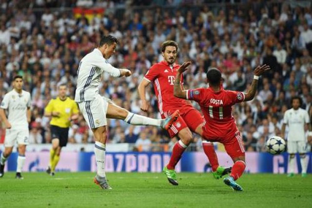 Ronaldo lập hat-trick vào lưới Bayern Munich