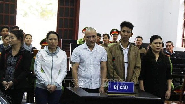 Xét xử vụ 'cà phê trộn pin' tại Đắk Nông : Các bị cáo lĩnh án từ 7 – 8 năm tù