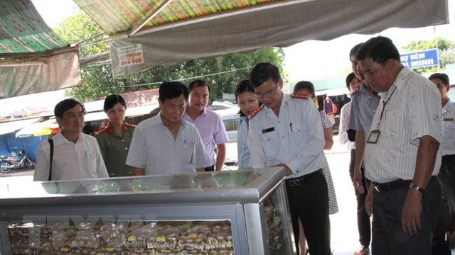 Hà Nội: Tiêu hủy 17.600 bánh Trung Thu không rõ nguồn gốc