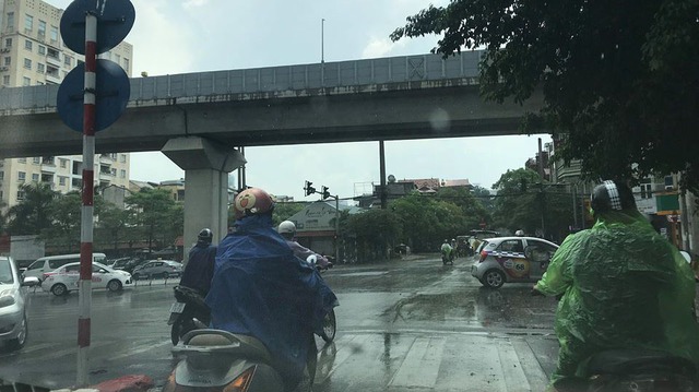 Hà Nội đón cơn mưa 'vàng' giải nhiệt sau đợt nắng nóng kéo dài