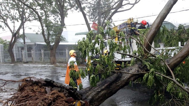 Hình ảnh Nam Trung Bộ và Nam Bộ tan hoang khi bão số 9 quét qua