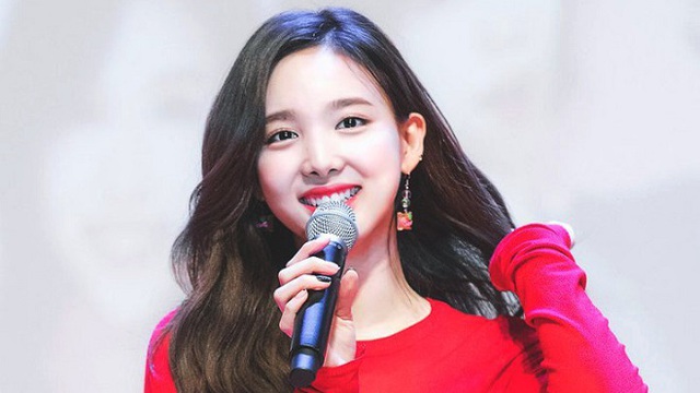 Twice, Nayeon, nayeon twice, momo, tzuyu, twice 2020, twice vlive, fan cuồng của Twice, twice bị theo dõi