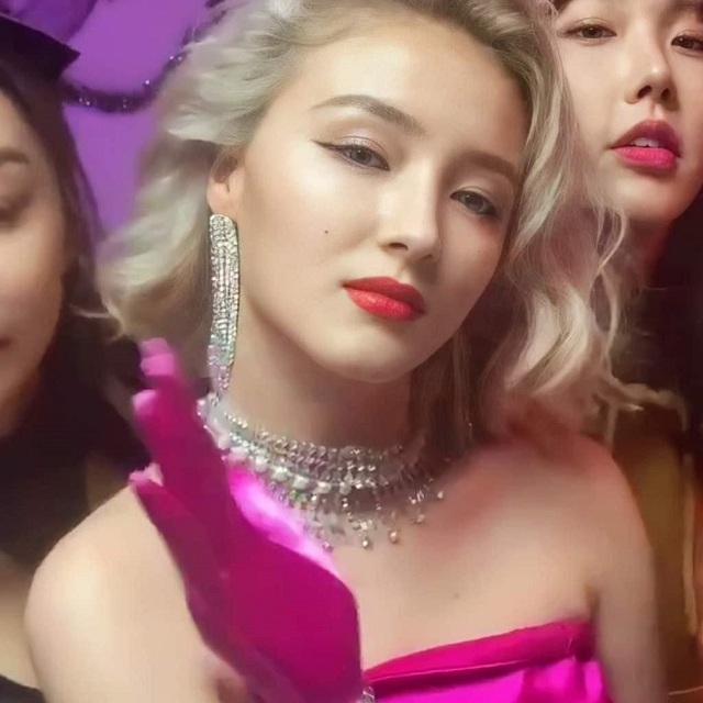 Nancy, Momoland, Nancy Momoland, Nancy hóa thân thành Marilyn Monroe, Nancy trang phục Halloween, sao Kpop hóa trang halloween, Nancy ảnh đẹp, bông hồng lai Nancy