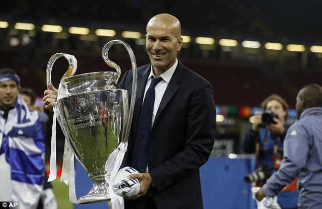 Chủ tịch Perez  gây sốc với tuyên bố về Zidane khi Real phá lời nguyền Champions League