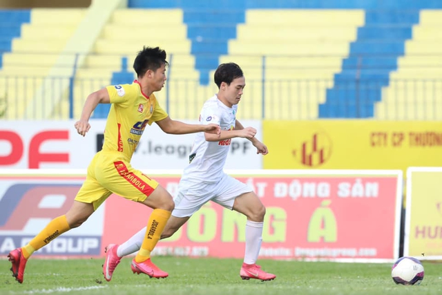 Bảng xếp hạng V-League 2021. BXH bóng đá Việt Nam mới nhất vòng 11. Kết quả bóng đá V-League: Thanh Hóa vs HAGL. Hà Nội vs Bình Định. Lịch thi đấu V-League vòng 12