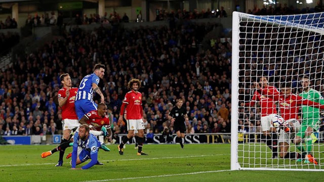 Gary Neville: 'Thái độ thi đấu của M.U quá tồi tệ, Mourinho phải bán gấp những kẻ vô dụng'