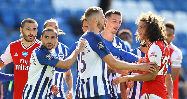 Ket qua bong da, Arsenal vs Brighton, Thủ môn Arsenal chấn thương kinh hoàng, Bernd Leno, Bernd Leno chấn thương, Leno nghỉ hết mùa, Guendouzi bóp cổ Maupay, bong da