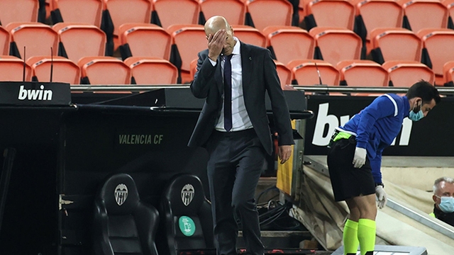 Real Madrid thua trận thứ 3 từ đầu mùa: Tự sát vì xoay vòng