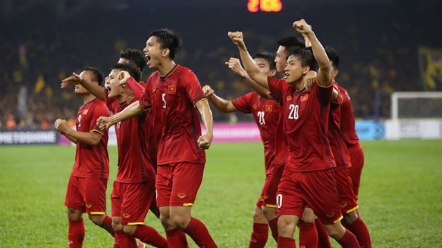 Tuyển Việt Nam bị đánh giá yếu nhất bảng ASIAN Cup, Quế Ngọc Hải phải tập riêng