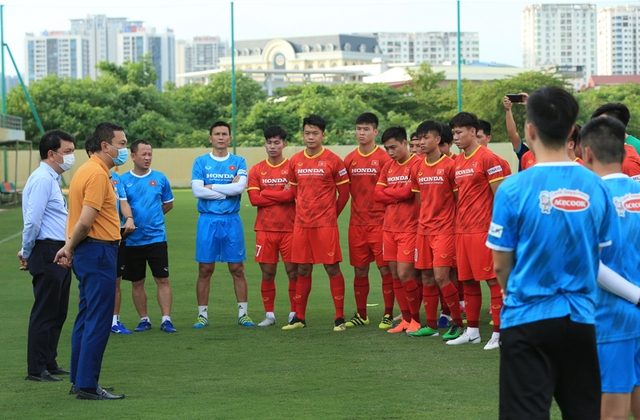 bóng đá Việt Nam, tin tức bóng đá, bong da, tin bong da, HLV Kiatisuk, HAGL, V-League, Nguyễn Trung Đại Dương, Park Hang Seo, lịch thi đấu vòng loại thứ ba World Cup