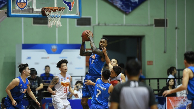 Kết quả VBA 2018 Game 3: San bằng khoảng cách 20 điểm, Saigon Heat “bắn hạ pháo đài” Bách Khoa