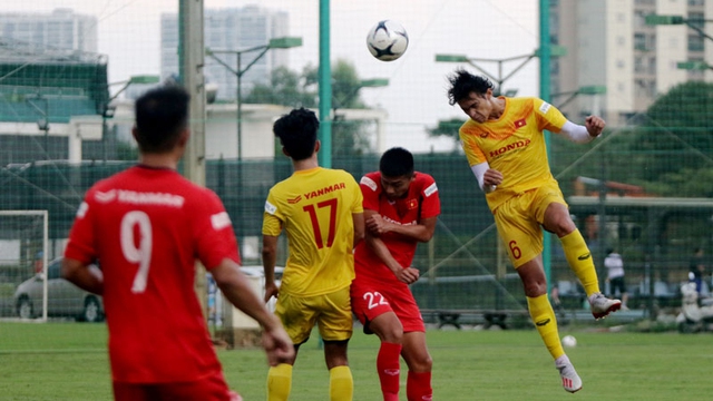 Bóng đá Việt Nam hôm nay: Cầu thủ HAGL chấn thương ở trận đấu tập của U22 Việt Nam
