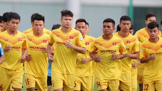 Bóng đá Việt Nam hôm nay: Cầu thủ U22 Việt Nam dính chấn thương lãng xẹt