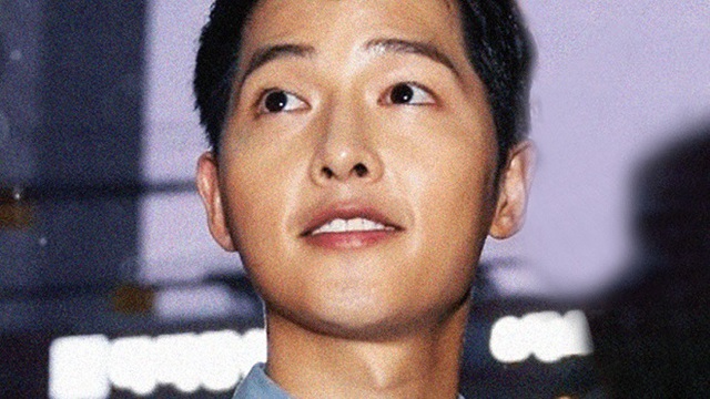 Song Joong Ki rạng ngời lộ diện sau khi công bố kết hôn với Song Hye Kyo