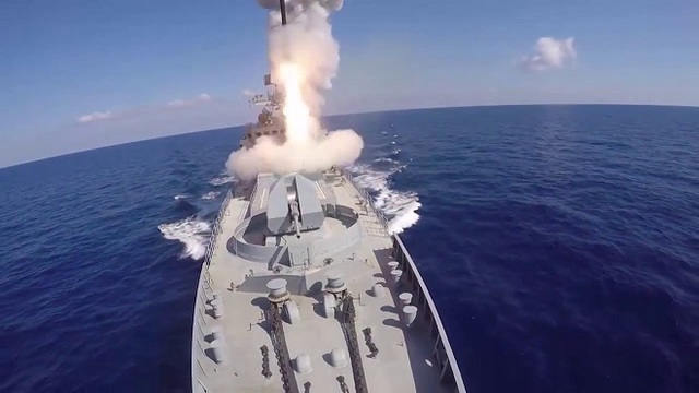 Tên lửa hành trình phóng từ tàu ngầm Nga san phẳng căn cứ khủng bố