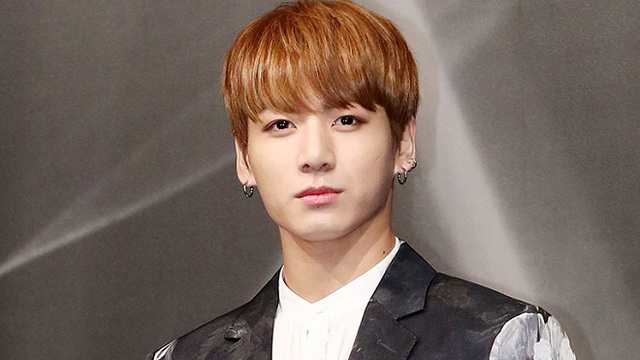 Fan giật mình lo Jungkook của BTS trầm cảm tự cứa cổ tay mình?