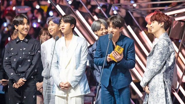 TRỰC TIẾP Giải MAMA 2018 tại Hong Kong: BTS khóc nức nở khi tiếp tục là 'độc cô cầu bại'