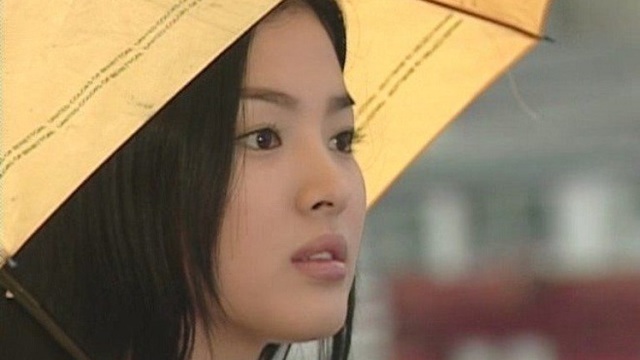 Song Hye Kyo bất ngờ thay đổi phong cách, nhìn đẹp như thời thiếu nữ 