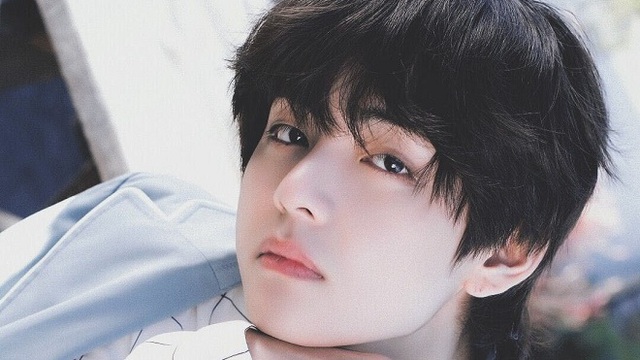 V BTS ngọt lịm tim trong loạt ảnh giản dị được mẹ chụp tại nhà