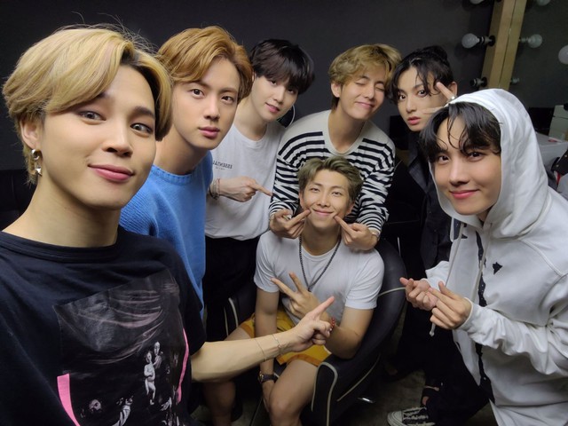 BTS, Jimin hóa bạn trai RM, Jungkook bị nhầm là con gái vì bức ảnh mới, những pha dìm hàng của BTS, Jiminie, MiniMoni, MinJoon, sinh nhật RM, chúc mừng sinh nhật RM