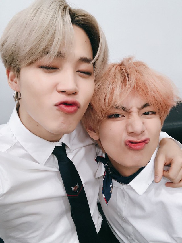 BTS, Jimin, V, Jimin tốt nghiệp đại học, Jimin nóng nhất mạng xã hội, Jimin 2021, V tốt nghiệp đại học, Jimin V tốt nghiệp đại học, tự hào Jimin