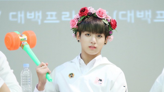 Jungkook BTS vào thế giới anime thì hóa thành con gái 