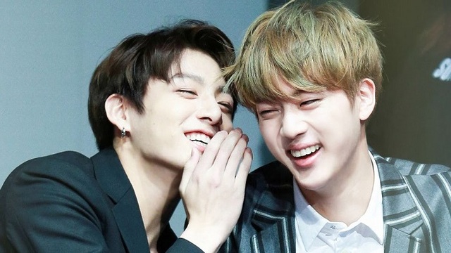 Jin BTS lộ lý do đổi sang mic xanh lét, tranh thủ ‘mắng’ Jungkook