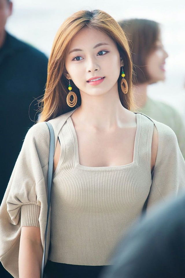 Twice, Kpop Style, Tzuyu, Tzuyu Style, Twice cheap moment, Tzuyu cheap moment, cách cực dễ để nữ tính quyến rũ như Tzuyu, phong cách Tzuyu, mặc như sao kpop