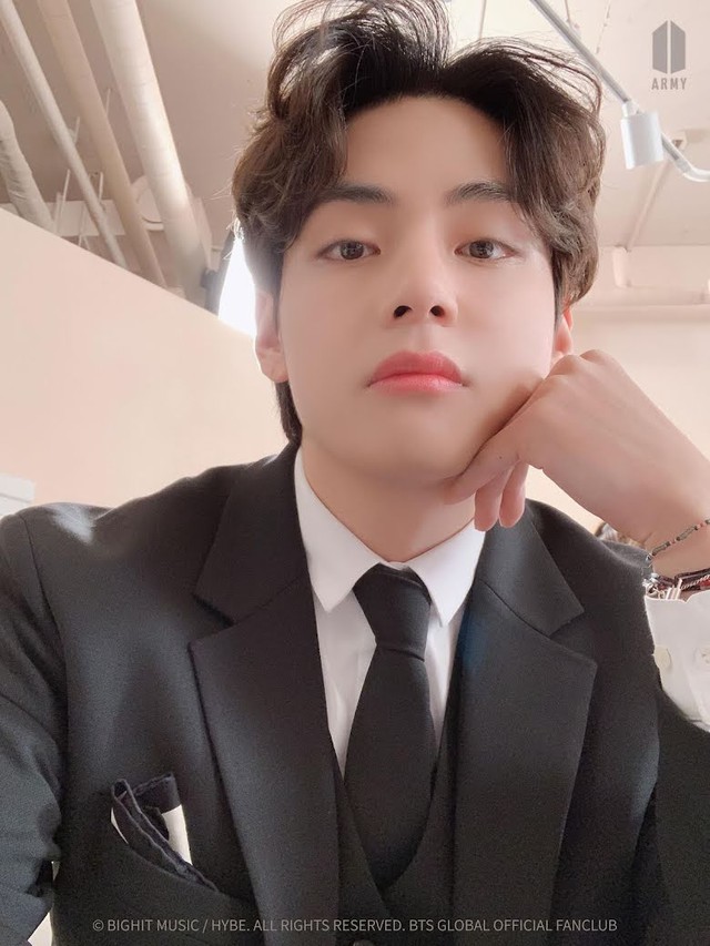 BTS, V BTS, Taehyung, Yeontan, Tannie, V lọt top được thích nhất Instagram nhờ Yeontan, V Yeontan, V BTS instagram, V BTS cute, V BTS sexy, V BTS handsome