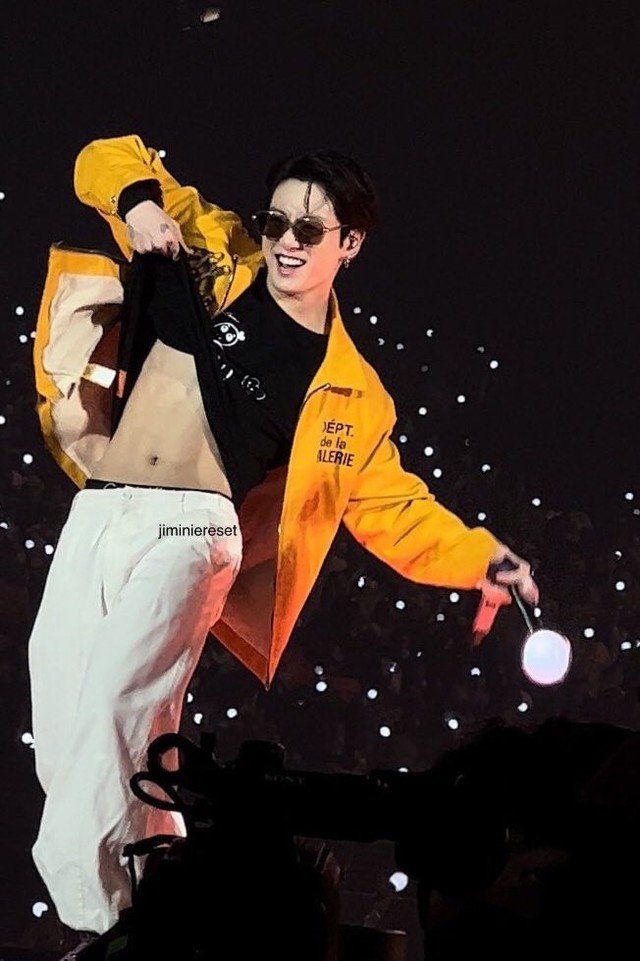 BTS, Jungkook, Fan yêu cầu Jungkook vạch luôn áo, Jungkook abs, Jungkook 2022, Jungkook Las Vegas, Jungkook cơ bụng, Jungkook abs Las Vegas, Jungkook abs 2022