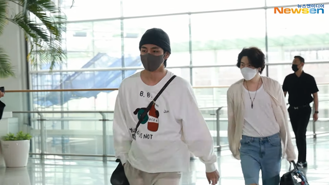 BTS, V BTS, BTS tại sân bay, BTS tới Mỹ, BTS airport 2022, Jennie, G-Dragon, Blackpink, BigBang, V BTS Jennie, V BTS xuất hiện sau tin hẹn hò, Jungkook, Jimin