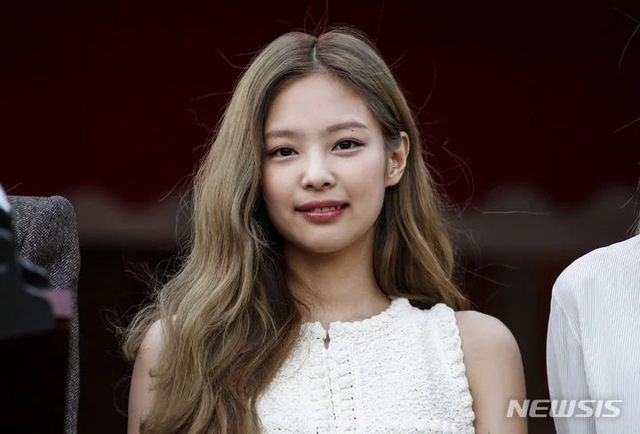 BTS, V BTS, Vì sao Dispatch im lặng trước V Jennie, Dispatch V BTS Jennie, Dispatch BTS, Jennie, Blackpink, G-Dragon, Bigbang, Dispatch YG, Dispatch tin đồn hẹn hò