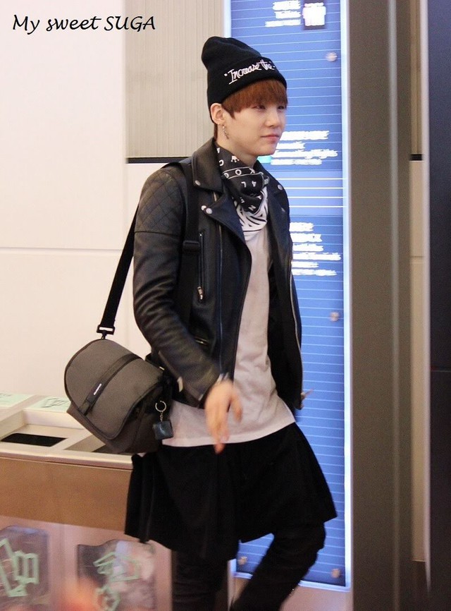 BTS, Suga, thời trang sân bay Suga tiến hóa, Suga fashion, Suga Style, BTS Style, Suga airport outfit, Suga outfit, Suga savage, Suga cute, Suga meme, Kpop style