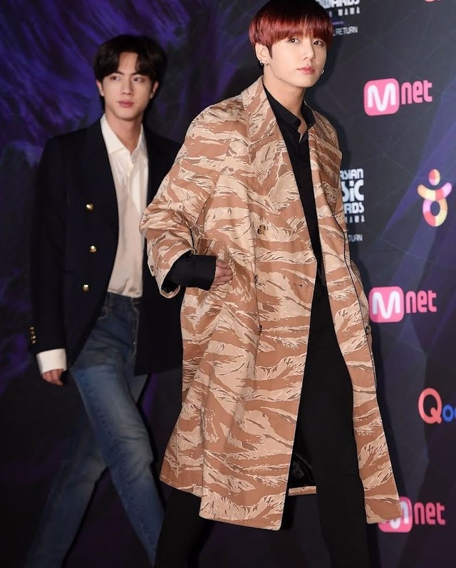 BTS, BTS bị chê mặc đồ hiệu mà phèn, BTS mặc đẹp hơn người mẫu, BTS luxury outfit, BTS 2022, Jin, Jimin, J-Hope, Jungkook, RM, Suga, V, BTS Style, Kpop Style