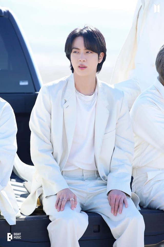 BTS, Jin, Vua cháy hàng Jin, Jin nói 2 câu cả Hàn Quốc lên cơn sốt, bánh mì Maple Story, Jin Weverse, Jin BTS 2022, Jin BTS Maple Story, RM, Jimin, Jungkook, J-Hope, Suga