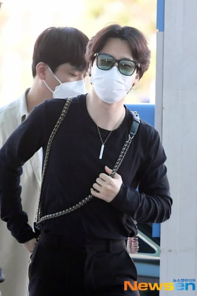 BTS, Jimin, Jimin lên đồ đỉnh cao sang Mỹ, J-Hope, Jimin airport, Jimin outfit, Jimin fashion, Jimin 2022, Lollapalooza, BTS Chương 2, BTS solo, Jin, Jungkook, RM, Suga,V