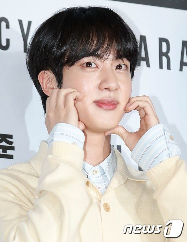 BTS, Jin, Jin hot nhất buổi chiếu thử, Jin đi xem phim, Jin ngây thơ đáng yêu, Jin 2022, Diễn viên Jin, Emergency Declaration, BTS Chương 2, BTS solo, Jimin, Jungkook, V