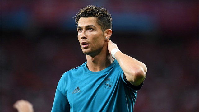 Đòi ra đi, Ronaldo vòi tăng lương, hay muốn trở về... M.U?