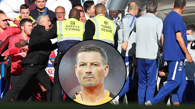 Trọng tài nổi tiếng người Anh phản đối chuyện Mourinho sắp bị phạt nặng