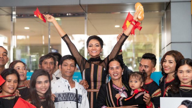 Trở về từ Miss Universe 2018, H’Hen Niê dành 100% tiền thưởng ‘nóng’ làm từ thiện