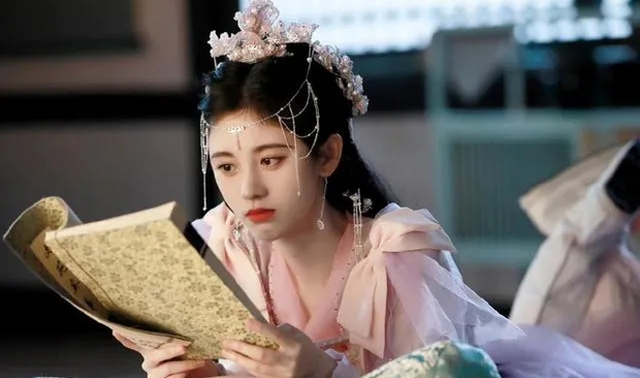 Cúc Tịnh Y - 'nữ hoàng phim thảm họa', đóng phim nào cũng bị chê sấp mặt