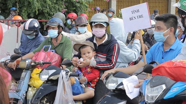 Người dân tự phát về quê: Đừng để nhu cầu 'chính đáng' trở thành hành vi nguy hiểm, sai trái