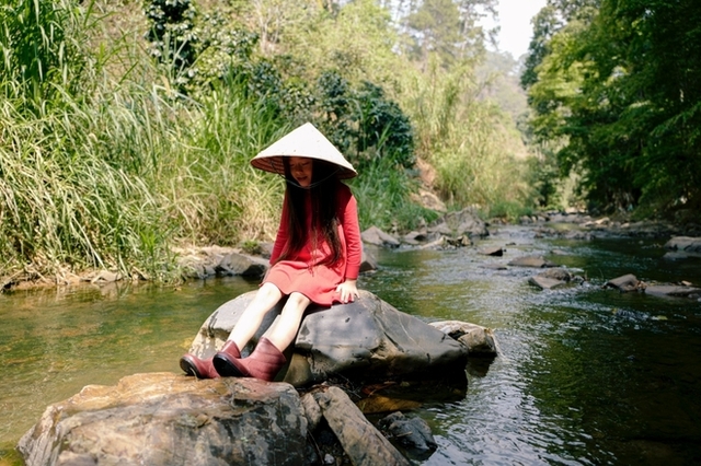 Con gái Đoan Trang. Bé Sol con gái Đoan Trang. Em là bông hồng nhỏ, , nhạc sĩ Trịnh Công Sơn, con gái Đoan Trang bé Sol, Doan Trang, con gai Doan Trang, xem MV Em là bông hồng nhỏ