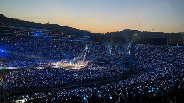 Sau đêm diễn mở màn trước 60.000 khán giả, truyền thông Mỹ dành 'cơn mưa' khen cho BTS