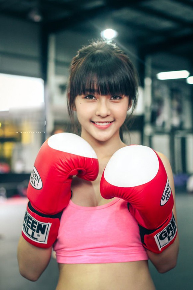 Khả Ngân, nữ diễn viên, hot girl boxing, hot boxing girl, Vbiz, boxing, Hậu duệ mặt trời, Nàng tiên có 5 nhà, 11 tháng 5 ngày, Khả Ngân tập boxing, Khả Ngân boxing