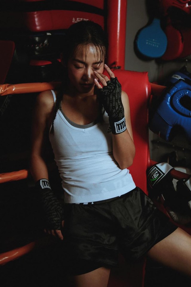 Khả Ngân, nữ diễn viên, hot girl boxing, hot boxing girl, Vbiz, boxing, Hậu duệ mặt trời, Nàng tiên có 5 nhà, 11 tháng 5 ngày, Khả Ngân tập boxing, Khả Ngân boxing