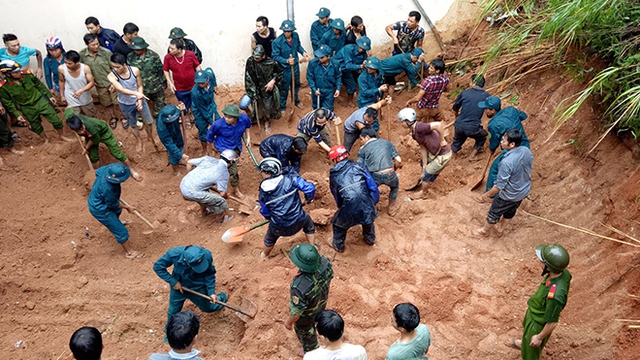 Tìm thấy thi thể hai cháu bé bị chôn vùi do sạt lở đất ở huyện Hoàng Su Phì