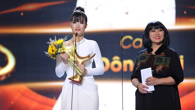 TRỰC TIẾP Lễ trao giải Giải Âm nhạc Cống hiến 2019: Đông Nhi khóc khi đạt giải thưởng Ca sĩ của năm